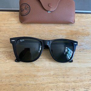 Ray-Ban Original Wayfarer Classic Sunglasses Black Frames (Large)